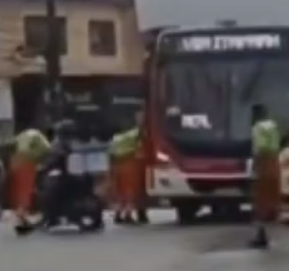 Polícia investiga falsos garis que pediam 'caixinha' de Natal