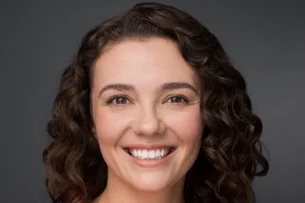 Ela largou o jornalismo, casou com um bilionário do Facebook e agora quer doar US$ 20 bi