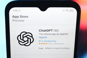 Três anos após o ChatGPT, IA generativa reconfigura o mercado criativo