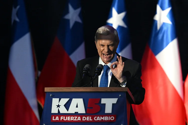 Chile: José Antonio Kast promete segurança, ordem e retomada econômica após vitória eleitoral. (EITAN ABRAMOVICH / AFP via Getty Images)