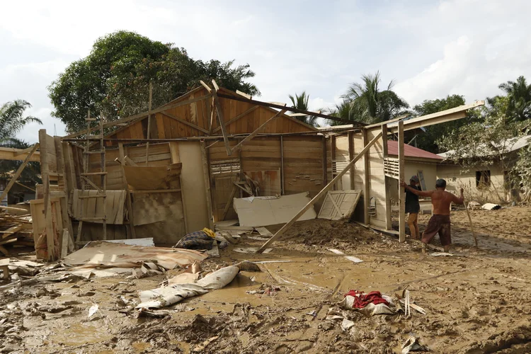 ACEH, INDONESIA - DECEMBER 13: A view of destroyed area at the Sunting Village, Bandar Pusaka District which was affected by flash floods and landslides, in Aceh Tamiang Regency, Aceh, Indonesia on December 13, 2025. The National Disaster Management Agency (BNPB) said that the death toll from flash floods and landslides in three provinces, Aceh, North Sumatra, and West Sumatra, reached 1006 people, 217 people were missing and the number of refugees was 199,508 people. (Photo by Riski Cahyadi/Anadolu via Getty Images)