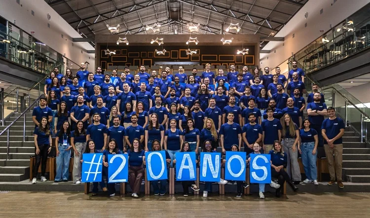 Colaboradores da Way2 no Team Building 2025 e aniversário de 20 anos da empresa (Way2/Divulgação)