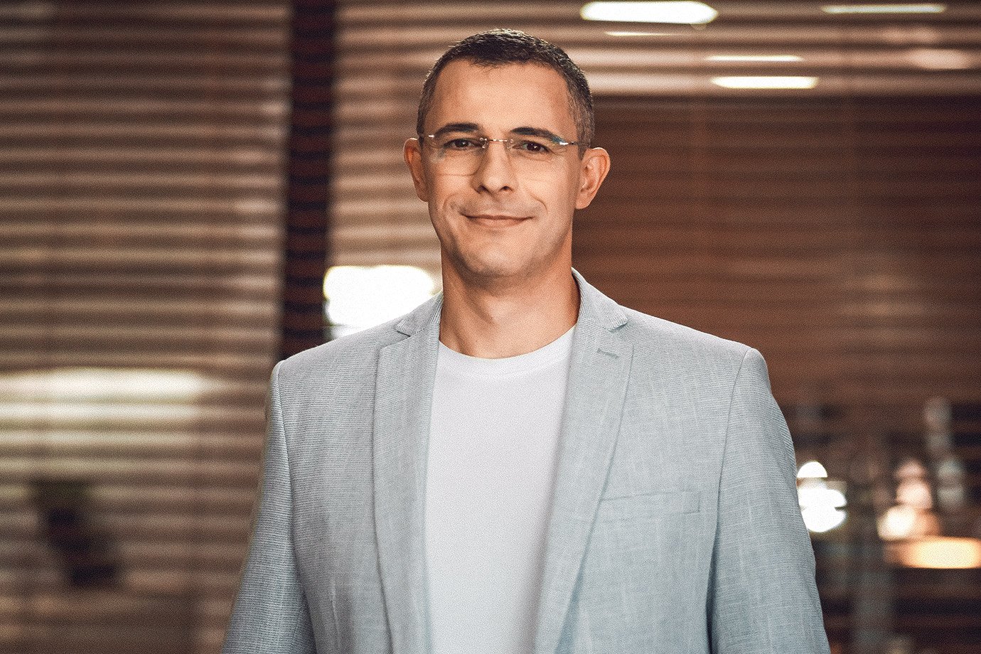 Intuição que vira estratégia: da pequena sala à atuação global de R$ 1 bi