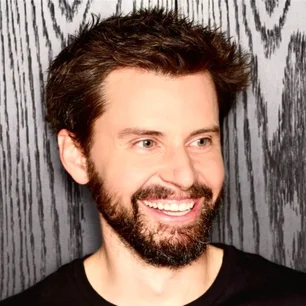 Imagem referente à matéria: Esse empresário começou com KitKats e hoje comanda uma máquina de faturamento bilionário