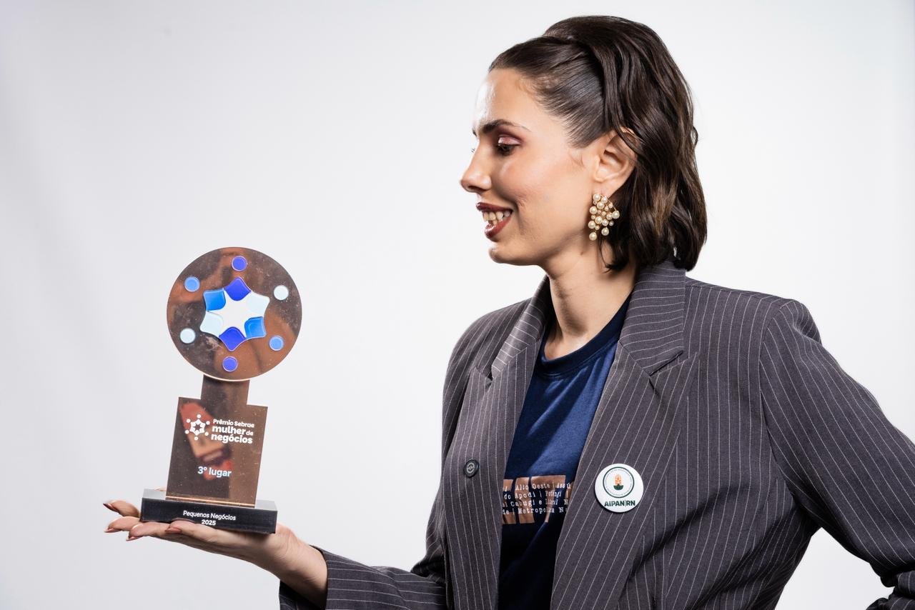 Ela fez cem testes até chegar à receita ideal. Hoje a produção chega a 9 mil pães por semana