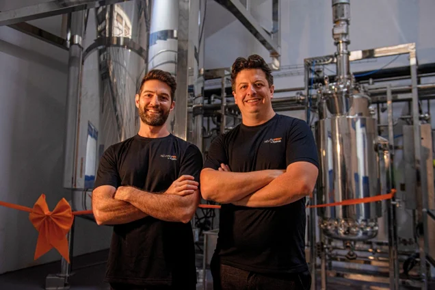 Imagem referente à notícia: Nesta fábrica no Paraná, sobras de cerveja viram proteína para snacks