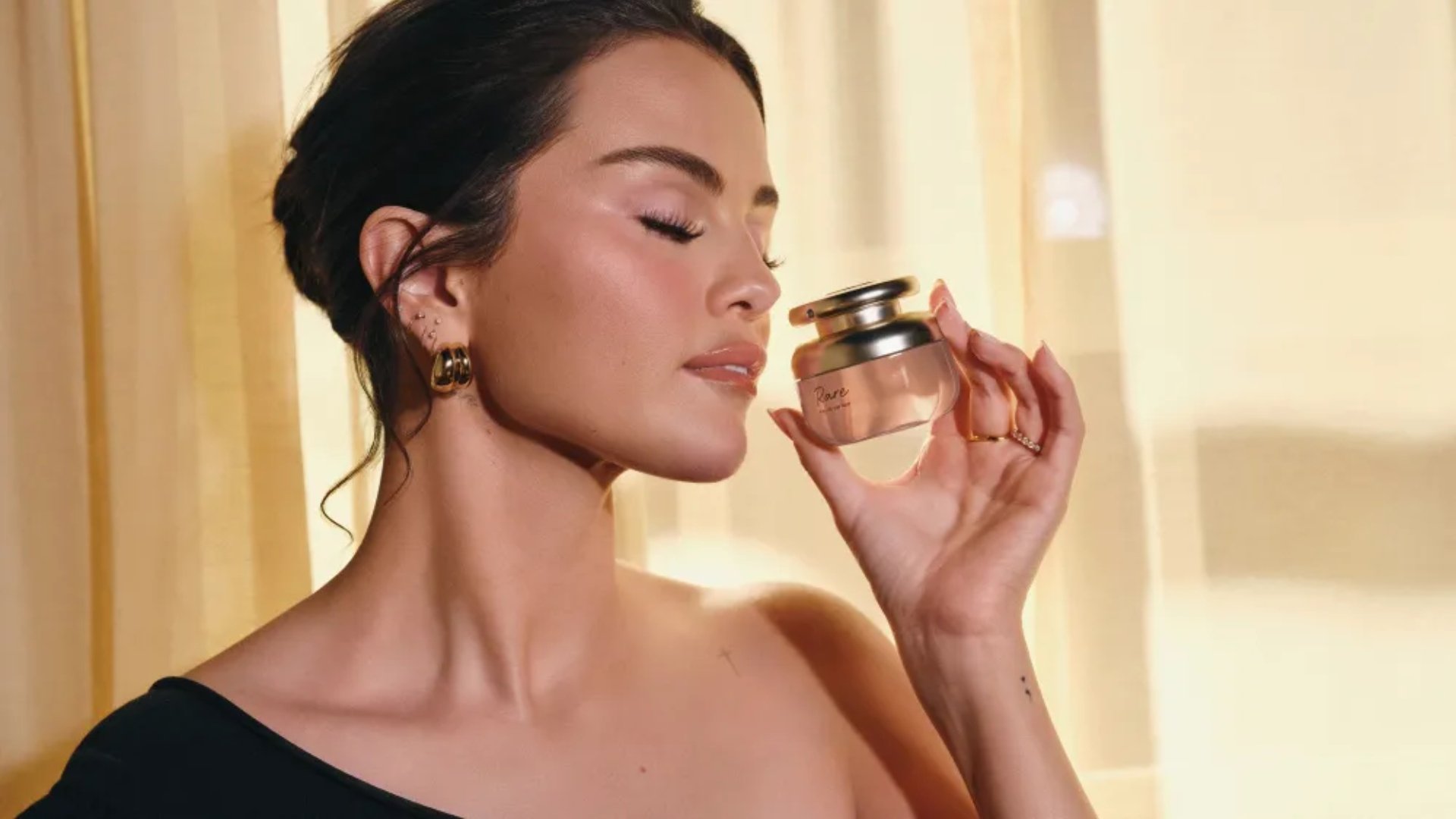 Perfume 'acessível' de Selena Gomez é destaque em 2025