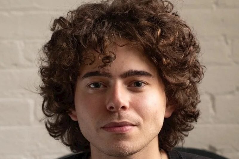 Ele tem 27 anos, vale bilhões de dólares e está mudando Wall Street com uma ideia simples e polêmica