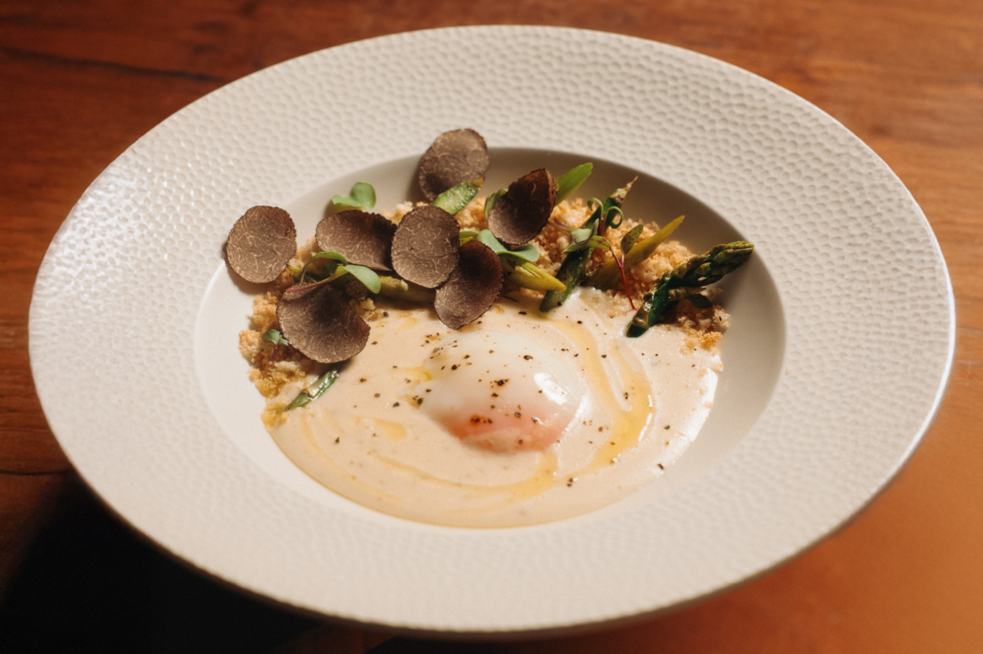 Ovo frito e trufas é exemplo de tendência gastronômica para 2026; entenda