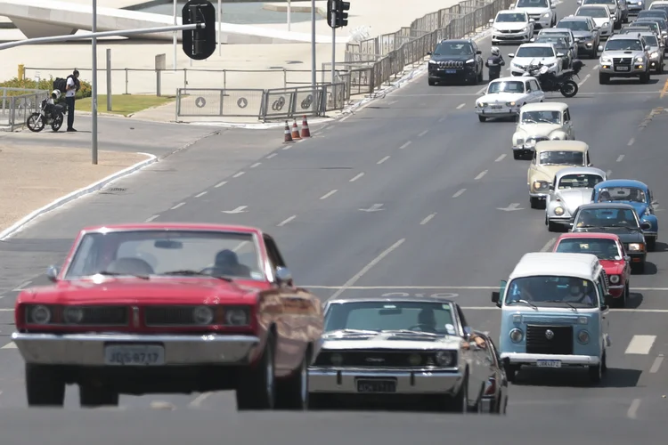 IPVA: carros com mais de 20 anos vão ser isentos do imposto (Marcello Casal Jr/Agência Brasil)