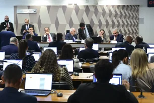 Imagem referente à matéria: PEC da escala 6x1: CCJ do Senado aprova texto que reduz jornada para 36 horas