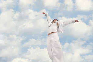 Imagem referente à matéria: Pantone revela a cor de 2026: ‘Cloud Dancer’ é a escolhida