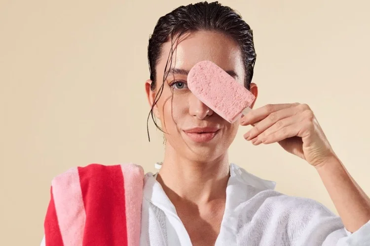 Coleção limitada de toalhas criada por Trussardi e Bacio di Latte para a collab “La Dolce Vita” (Gustavo Ipolito)