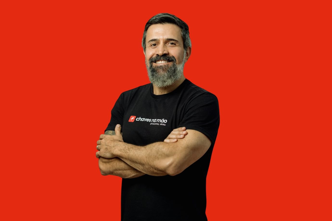 O CEO que domina SEO, trabalha presencial 12h por dia e fatura R$ 100 mi