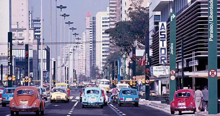 Avenida Paulista, em São Paulo, na década de 1970 (Reprodução/Reddit)