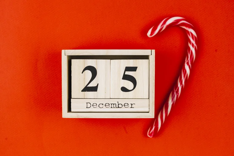 Natal: saiba seus direitos se for trabalhar no fim do ano (freepik)
