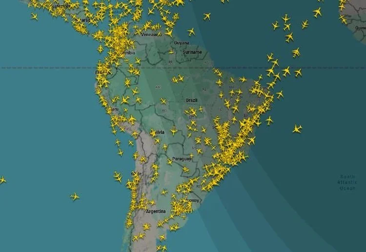 EUA alertam companhias aéreas sobre riscos ao sobrevoar a Venezuela devido a tensão militar (Reprodução/FlightRadar)