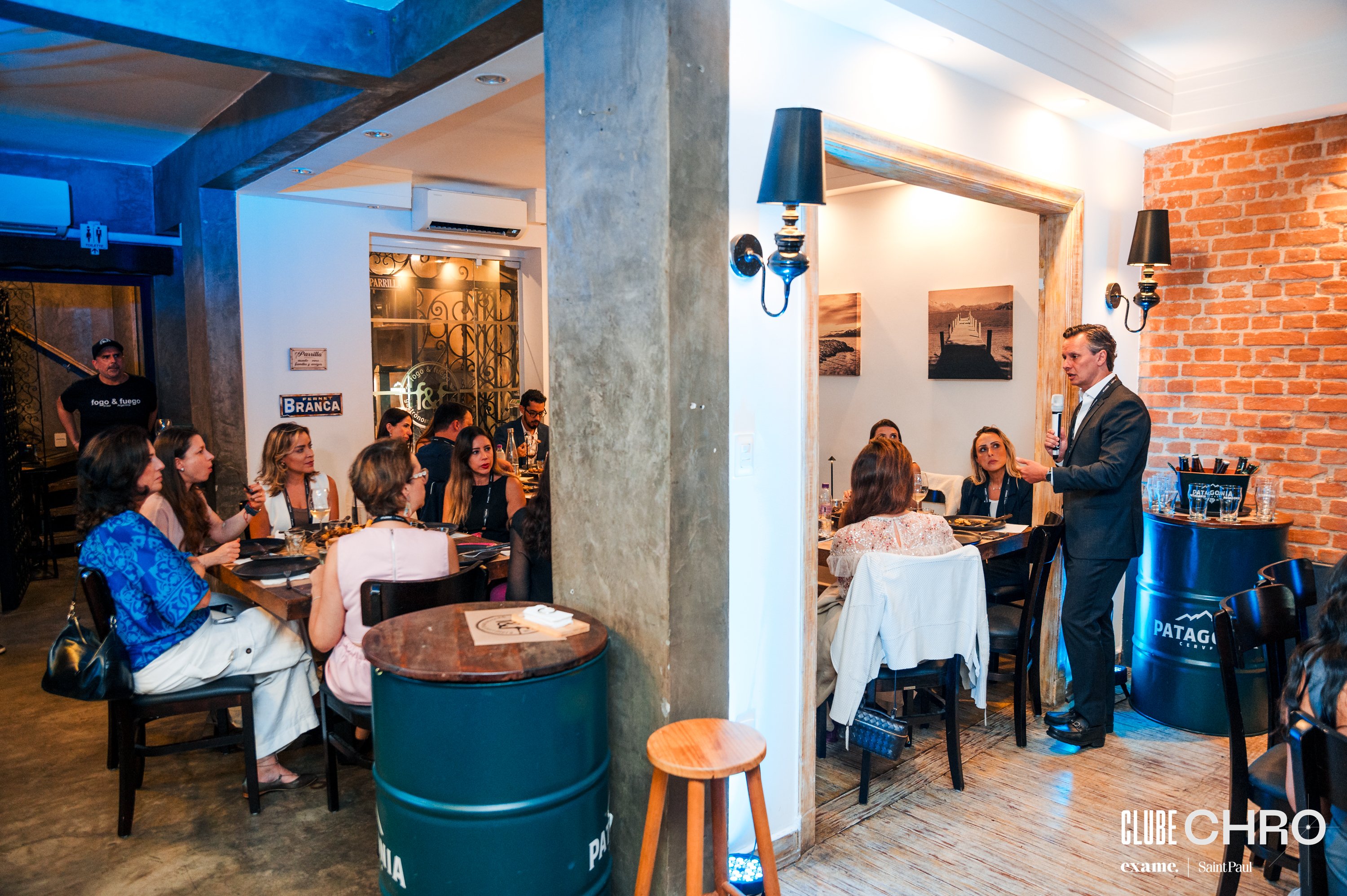 José Cláudio Securato (CEO Exame Saint Paul Educação) e grupo e C-level de RHs