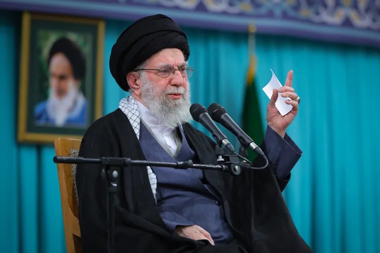 Governo iraniano estuda restabelecer a internet após bloqueio total imposto em janeiro (AFP PHOTO/KHAMENEI.IR)