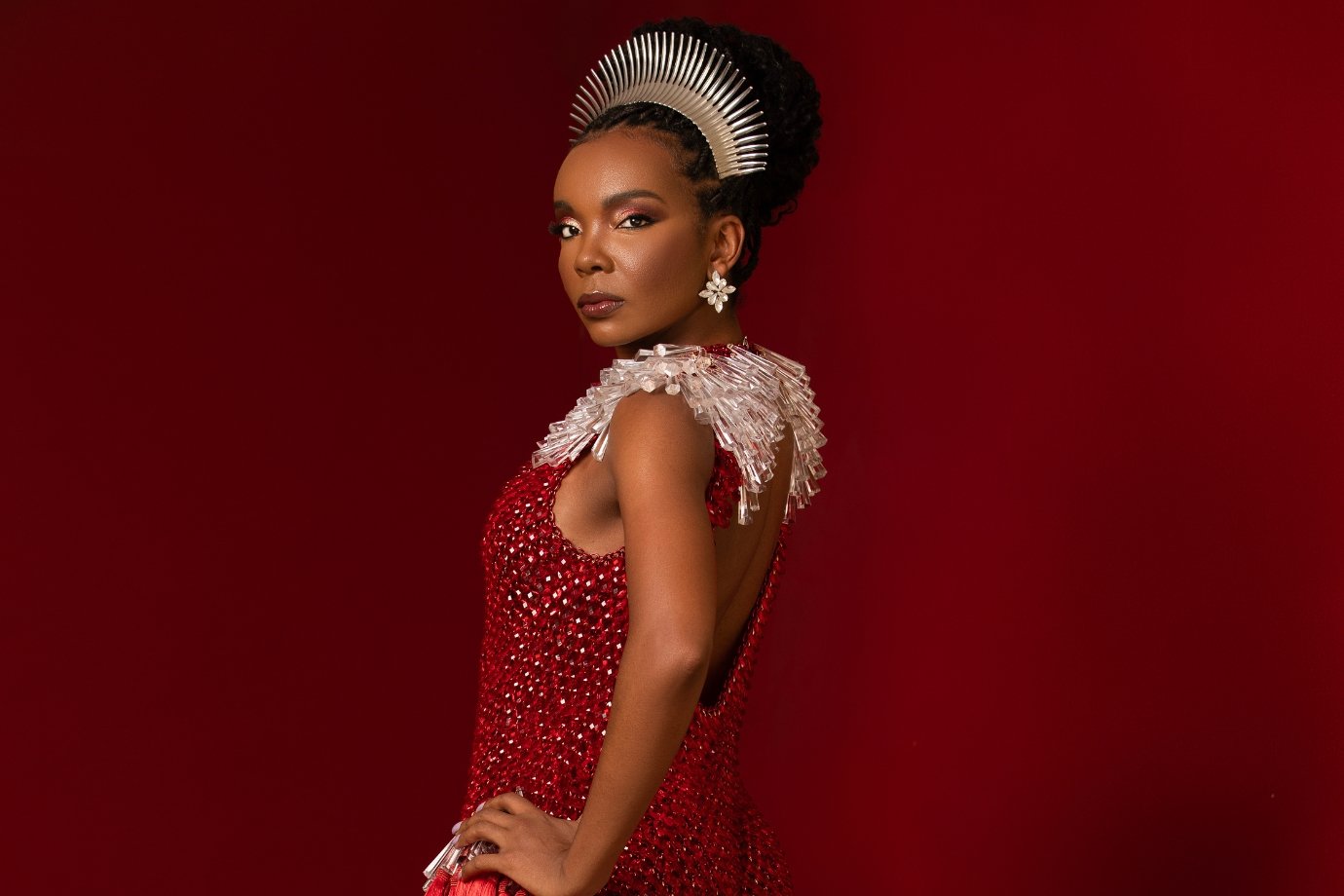 Madrinha, Musa e Diva: a maratona carnavalesca de Thelma Assis