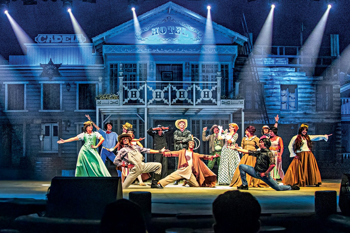 Espetáculo O Sonho do Cowboy: peça teatral apresenta o personagem Beto Carrero salvando um vilarejo
