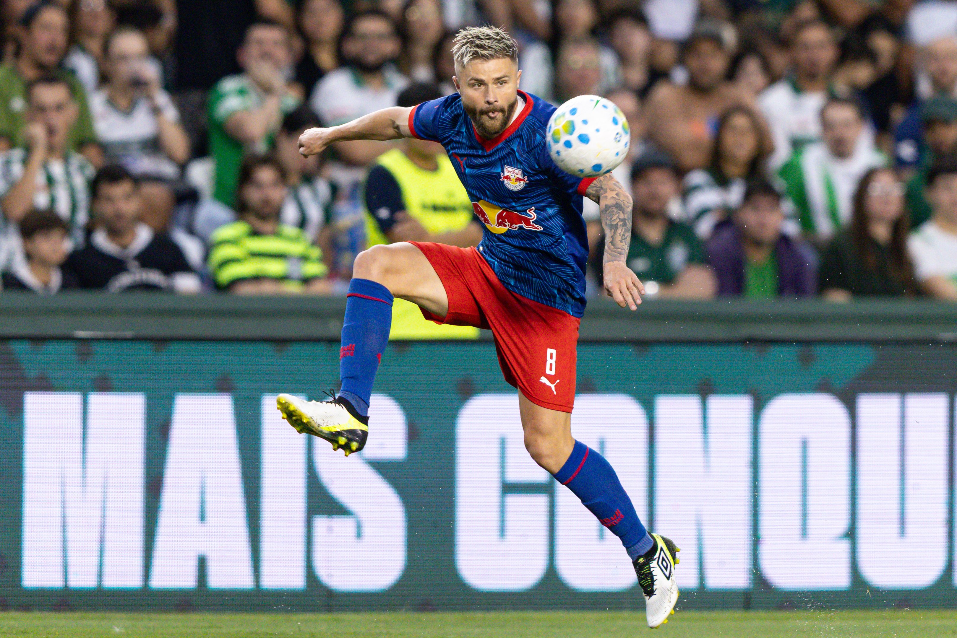 Qual foi o placar do jogo entre Bragantino e Coritiba ontem?