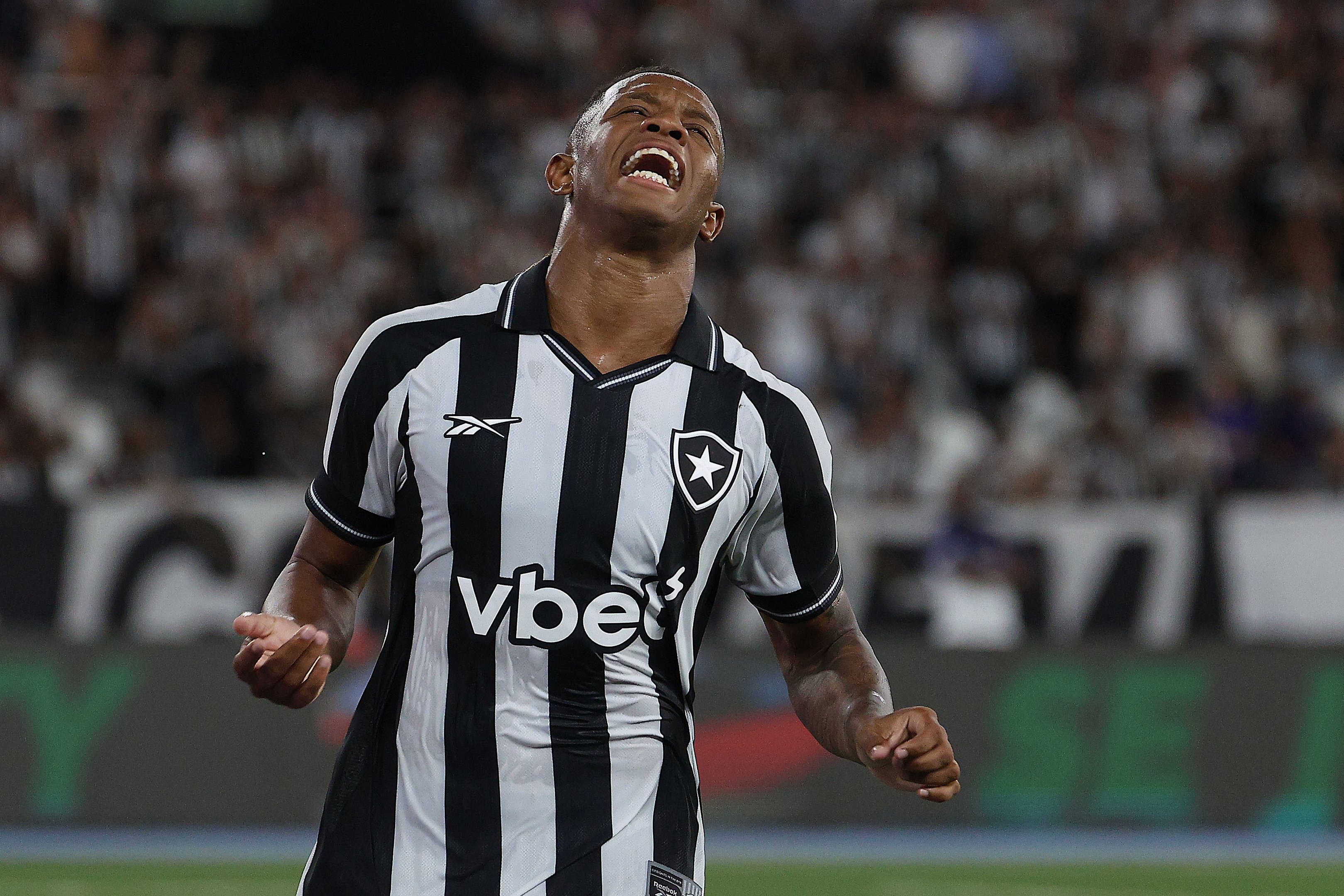 De goleada, Botafogo estreia no Brasileirão com vitória no Cruzeiro