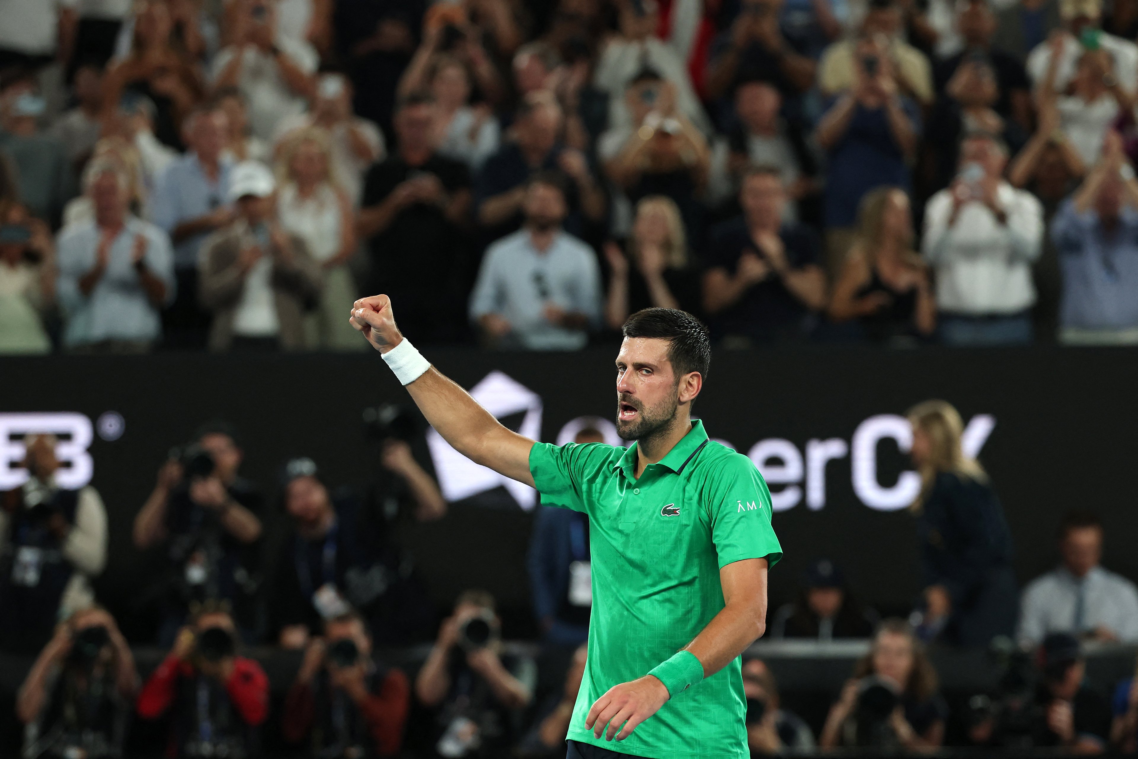 Djokovic vence Sinner e avança à final do Australian Open com Alcaraz