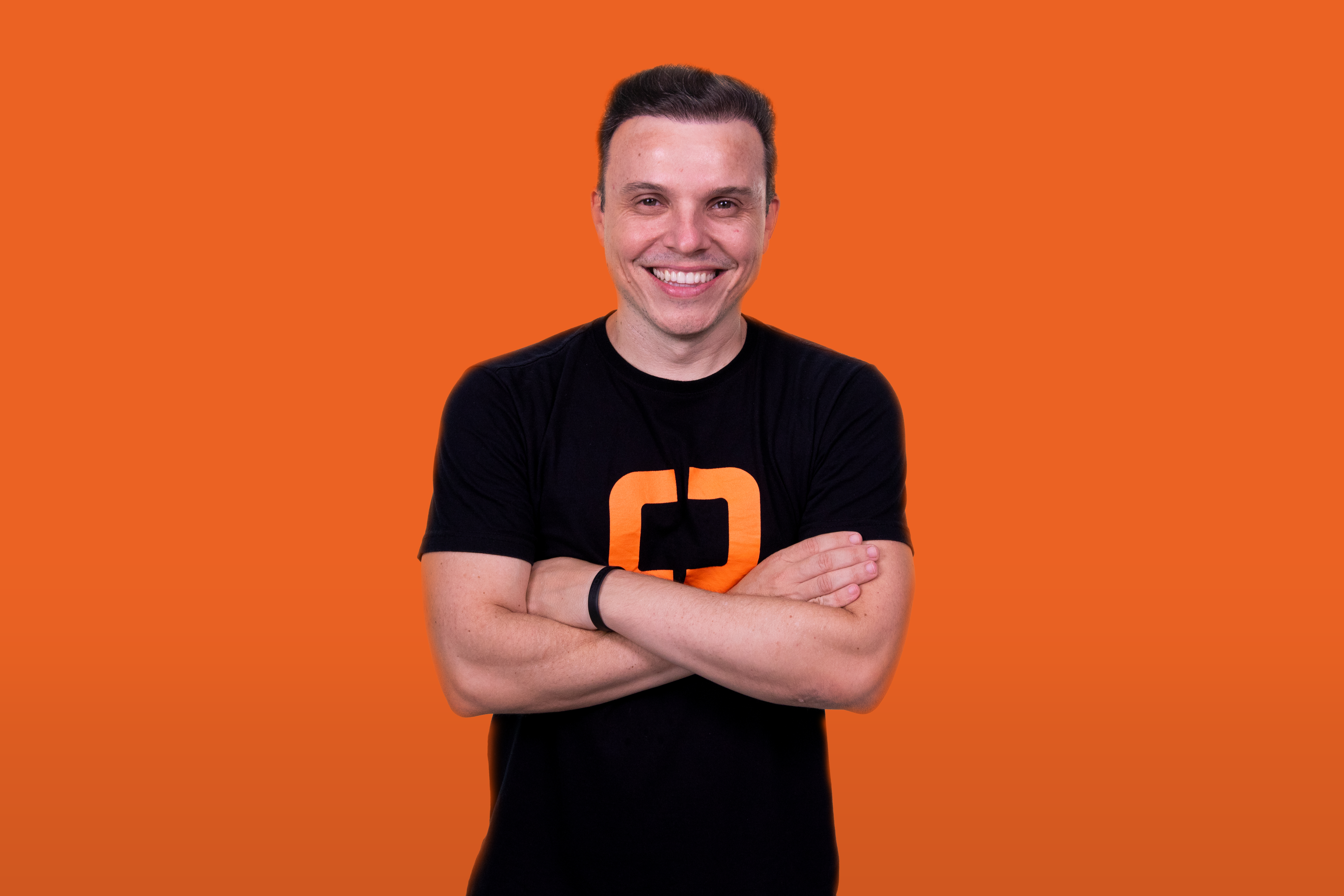 Com 70 dentistas na família, ele fatura R$ 100 milhões ao solucionar a dor das clínicas