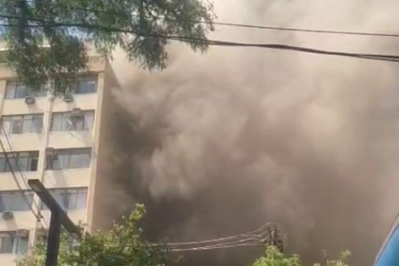 Ala do Hospital das Clínicas pega fogo em São Paulo