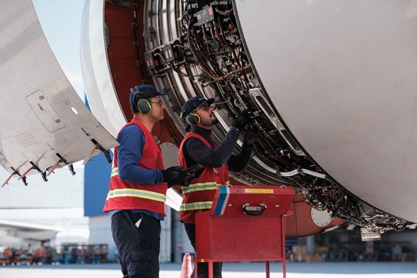Latam abre mais de 400 vagas em manutenção aeronáutica. Veja os requisitos