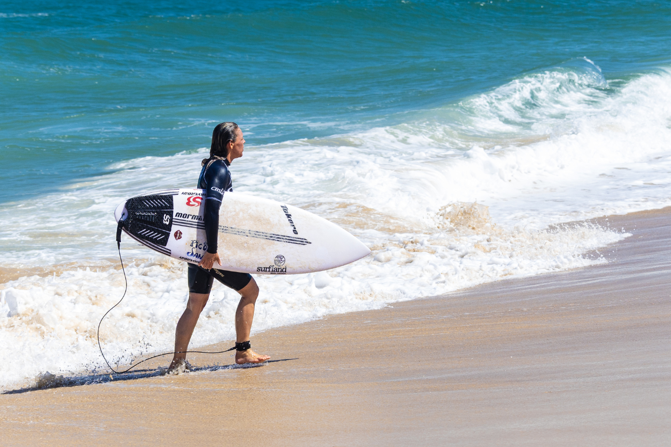 Ondas gigantes colocam Santa Catarina na rota global do surfe