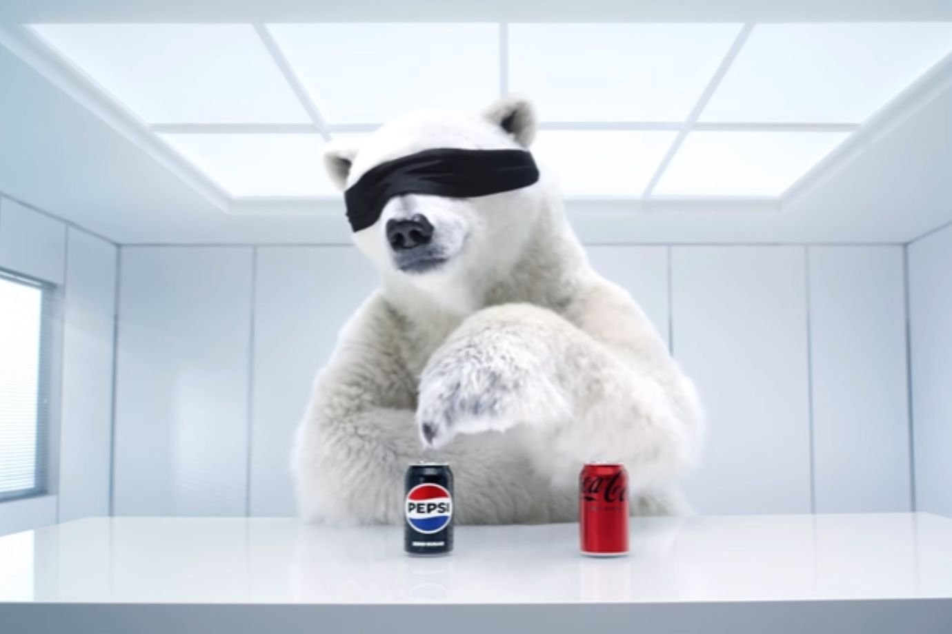 Pepsi provoca Coca-Cola em comercial do Super Bowl com urso polar; veja