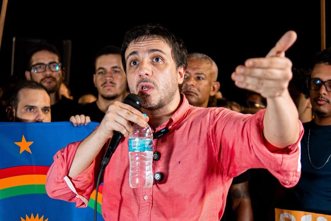 Renan Santos defende fim da Justiça do Trabalho, critica PEC da 6x1 e é aplaudido por empresários