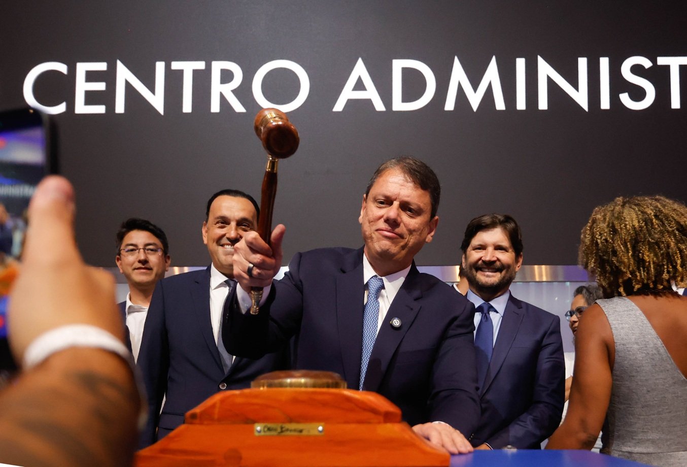 Tarcísio diz que não abrirá mão da nova sede por causa de desapropriações