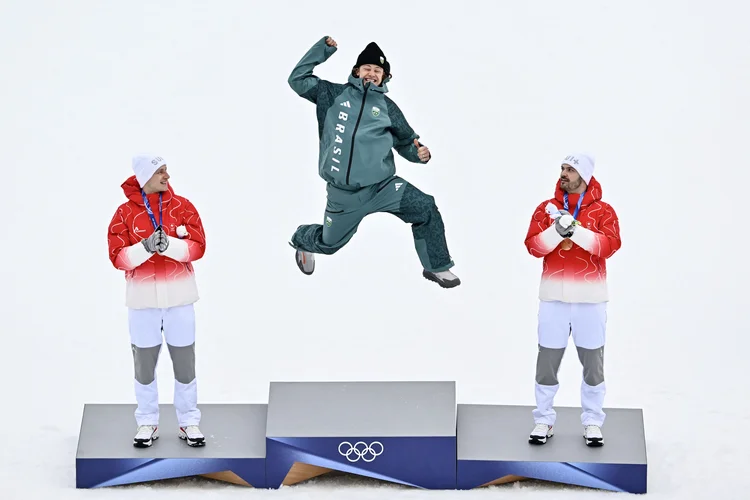 Lucas Pinheiro Braathen faz história com ouro inédito no slalom gigante (FABRICE COFFRINI/AFP)