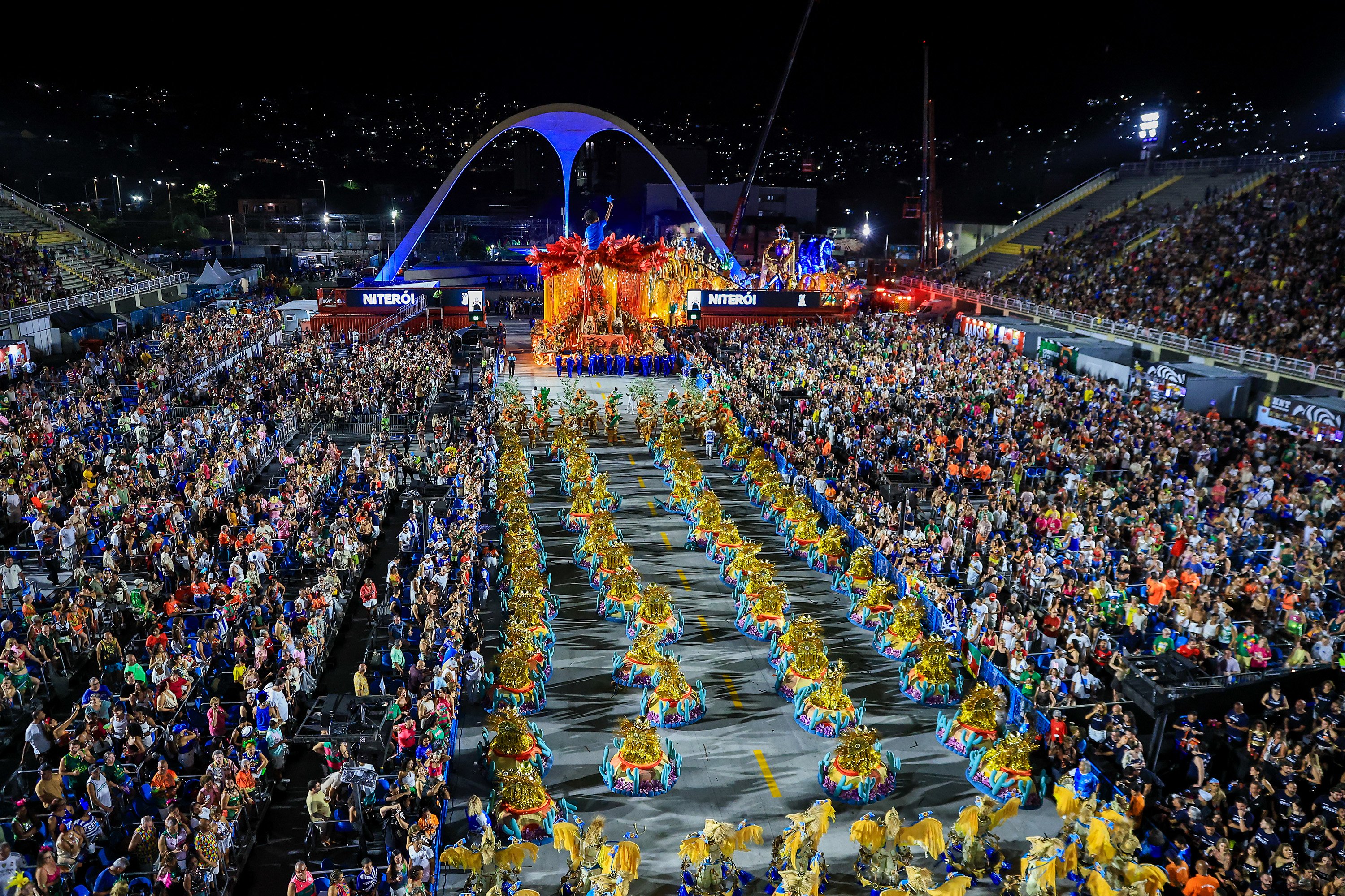 Carnaval 2026 no Rio: veja a ordem dos desfiles, escolas e horários desta segunda-feira, 16