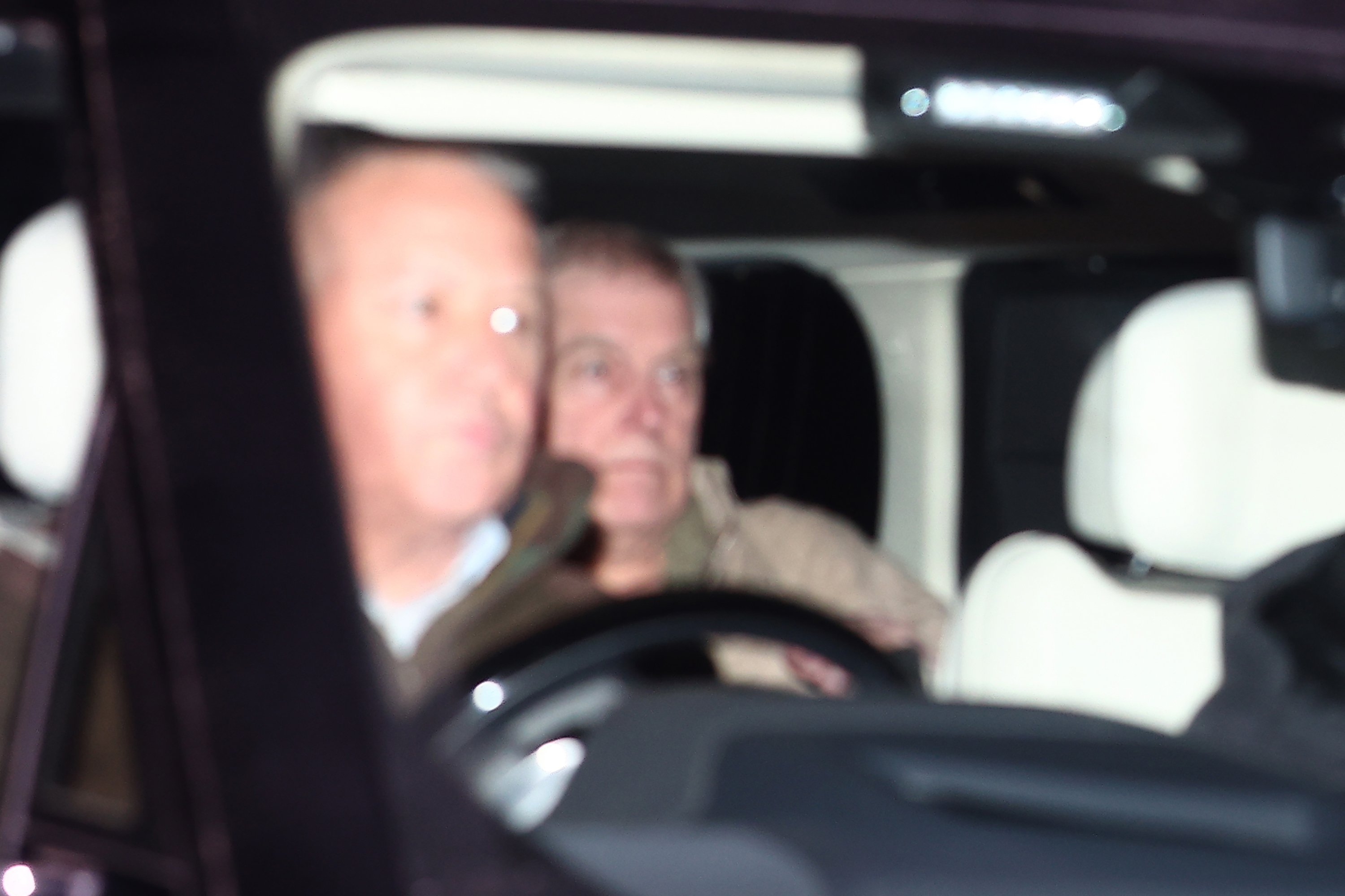 Governo britânico avalia retirar príncipe Andrew da linha de sucessão ao trono