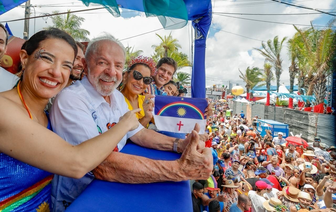 PT proíbe manifestações de cunho eleitoral em desfile sobre Lula