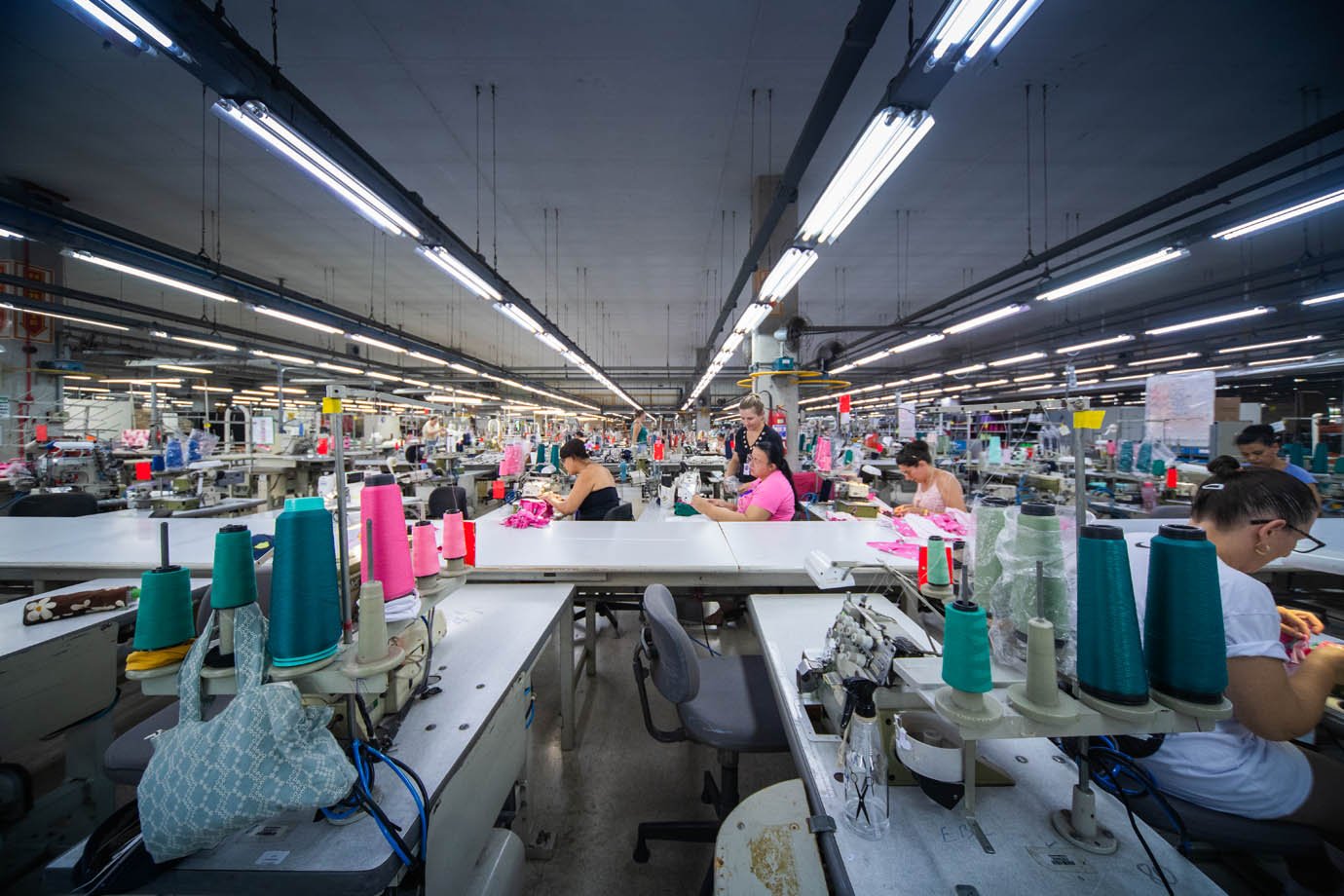 Fabrica da Malwee em Santa Catarina, Jaraguá do SUL SC
Fabril, industria textil, costureiras, mulheres

Foto: Leandro Fonseca
Data: 11/02/2026