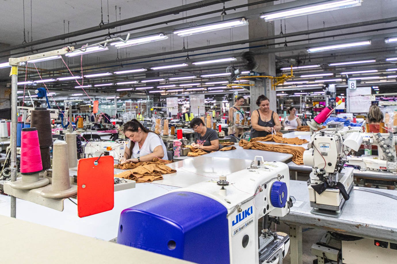 Fabrica da Malwee em Santa Catarina, Jaraguá do SUL SC
Fabril, industria textil, costureiras, mulheres

Foto: Leandro Fonseca
Data: 11/02/2026