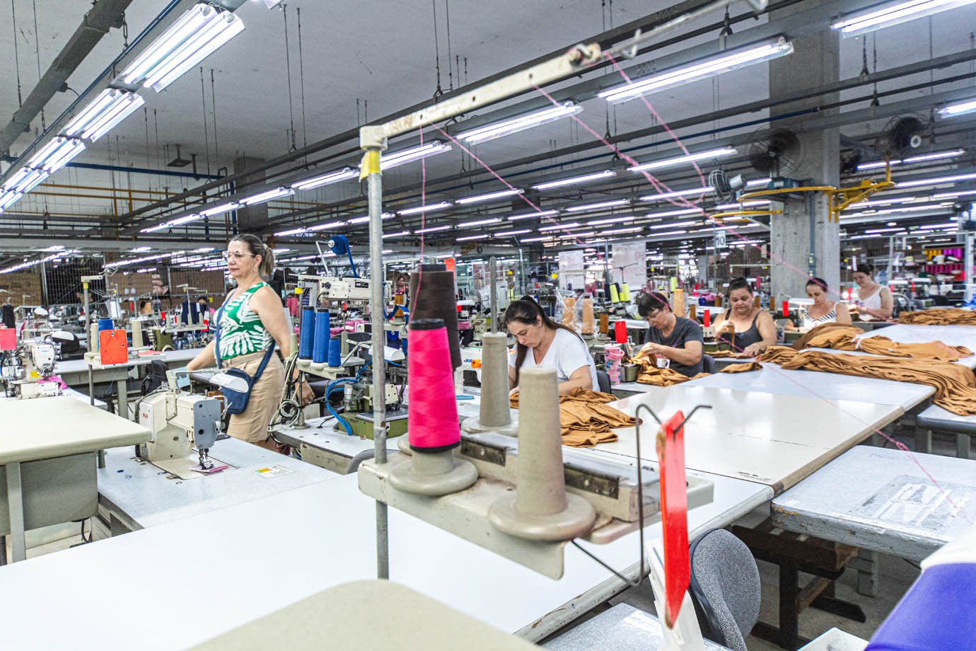 Fabrica da Malwee em Santa Catarina, Jaraguá do SUL SC
Fabril, industria textil, costureiras, mulheres

Foto: Leandro Fonseca
Data: 11/02/2026