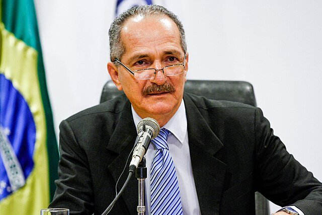Justiça manda Democracia Cristã suspender a expulsão de Aldo Rebelo