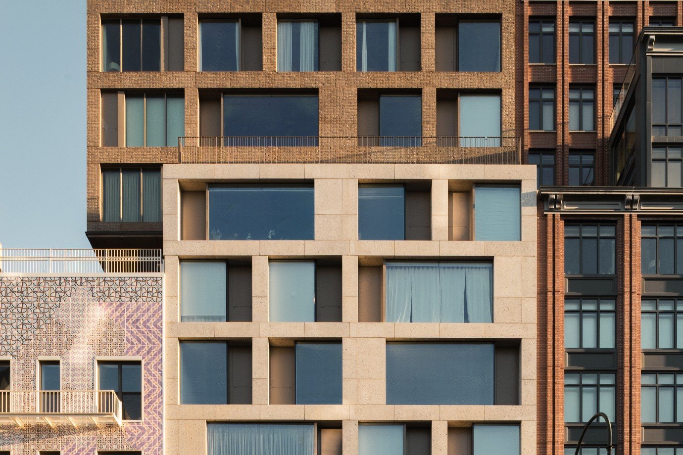 50 anos de Isay Weinfeld: mente por trás do Fasano ganha mostra no Tomie Ohtake