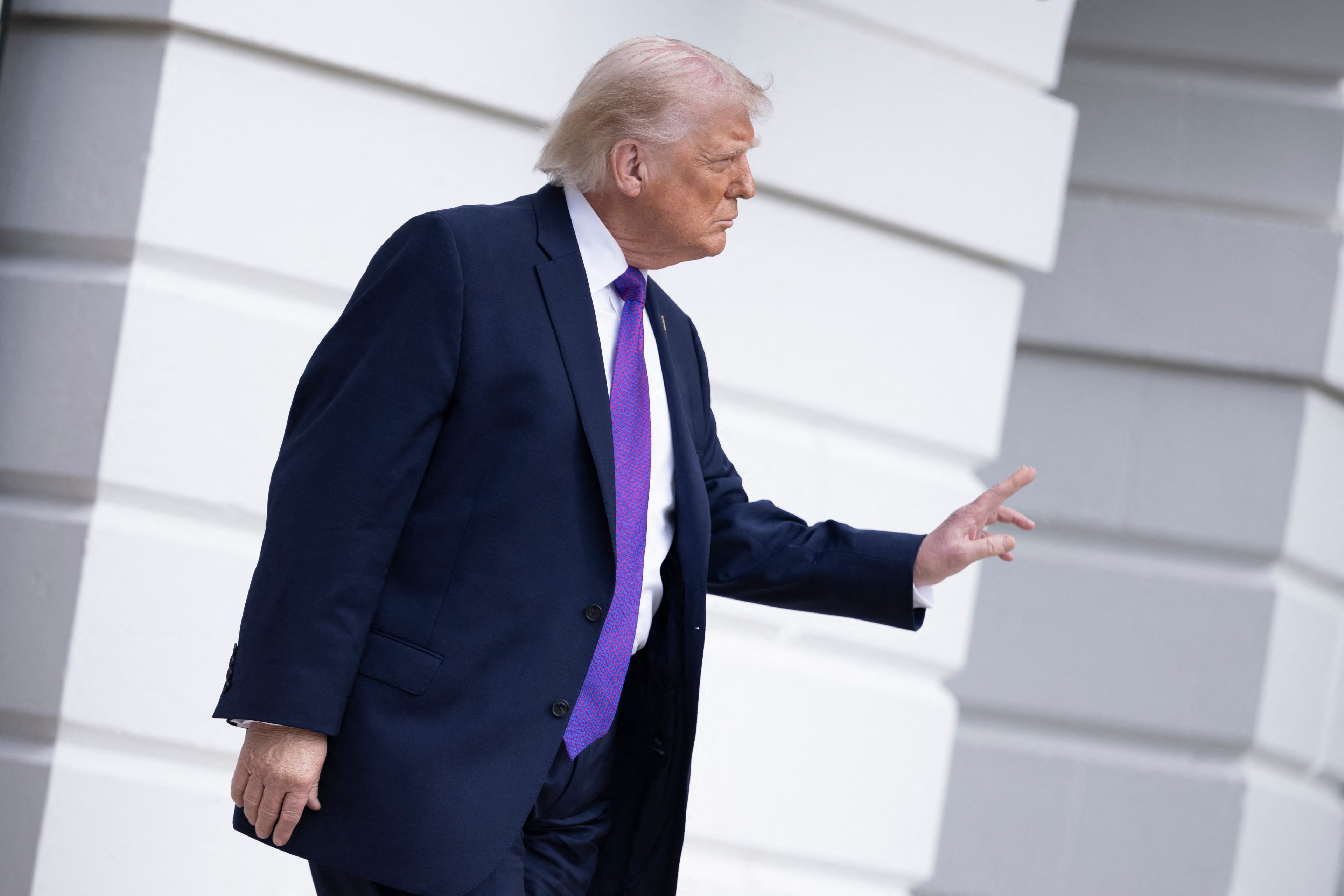 Trump Media: acciones caen 90% tras salida de CEO