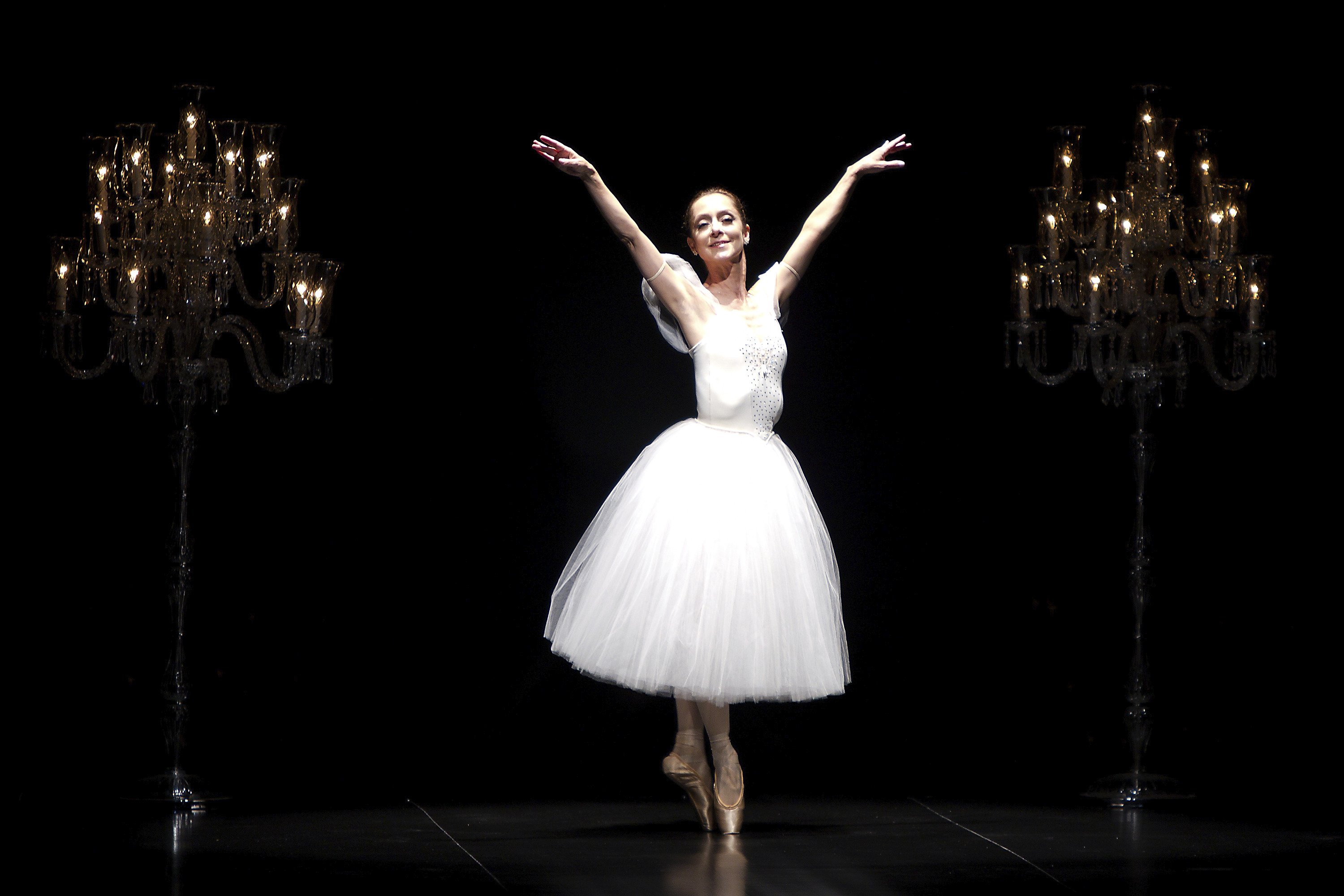 Primeira bailarina: exposição mergulha na carreira de Ana Botafogo