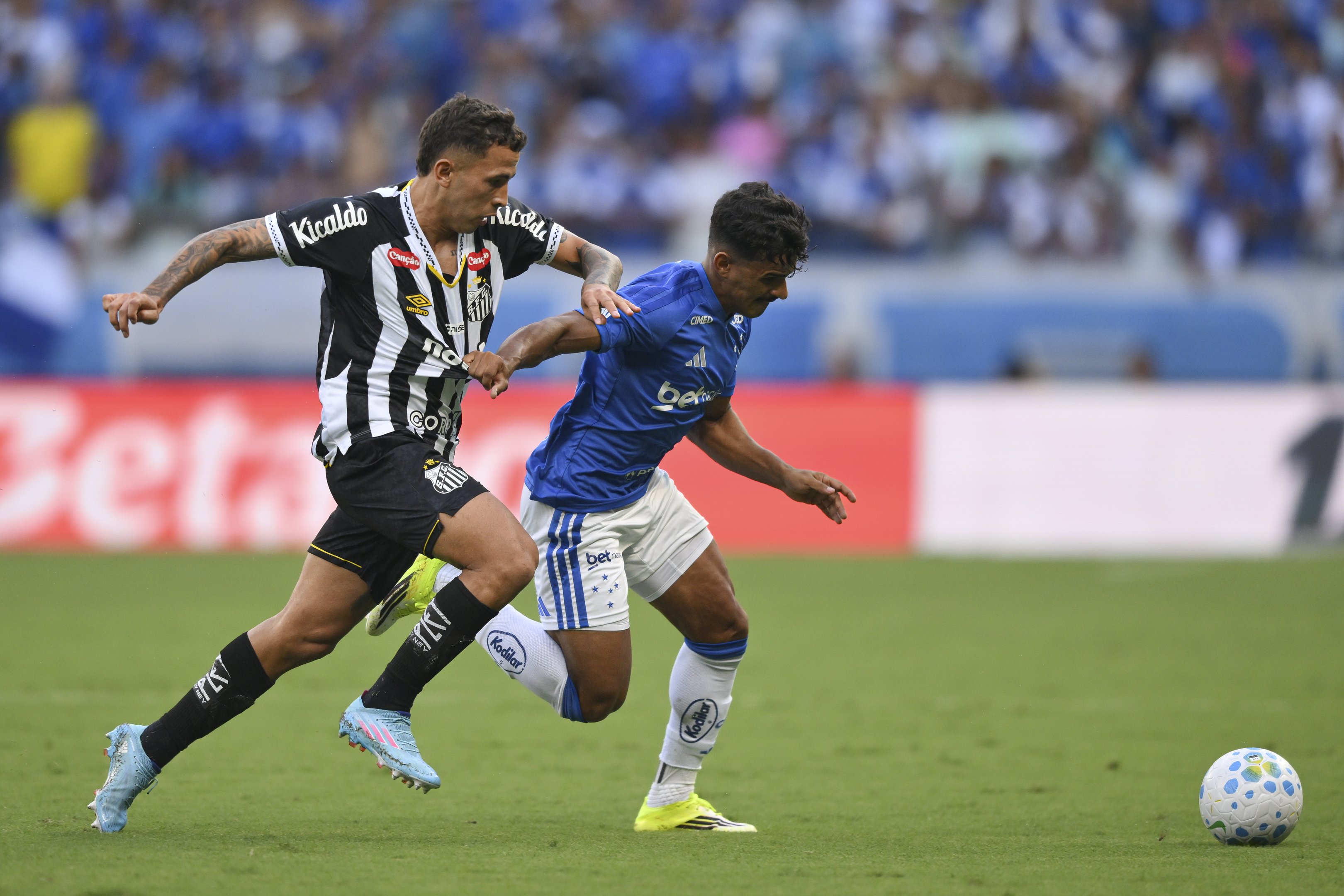 Cruzeiro apenas empata com Santos e segue sem vencer no Brasileirão