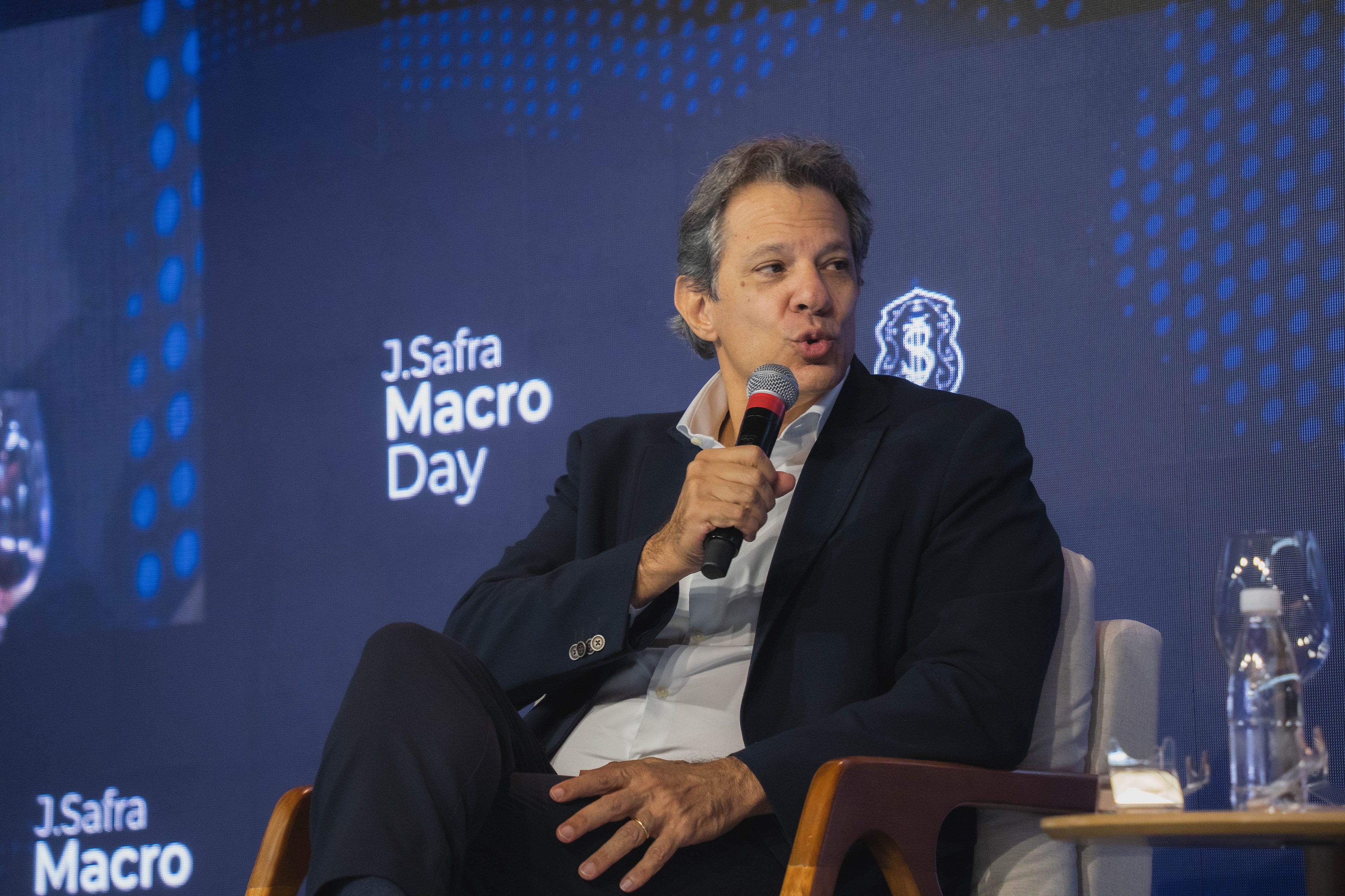 Haddad vota em São Paulo ao lado de Lula