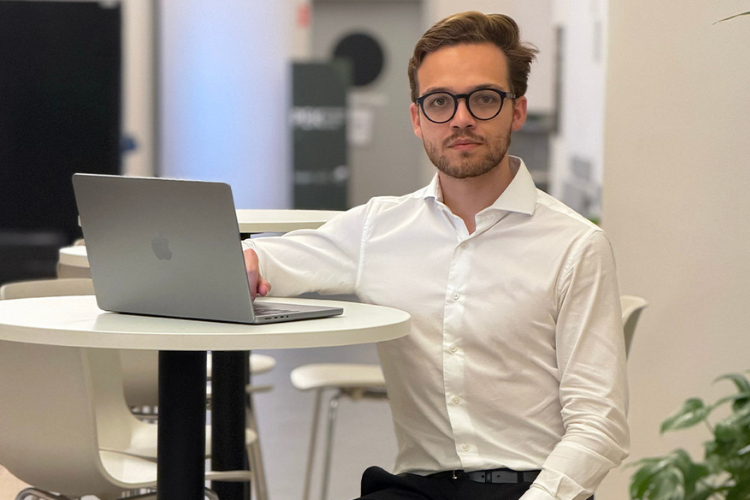 Jovem cria jornal dedicado a universidades privadas e transforma projeto em negócio de seis dígitos