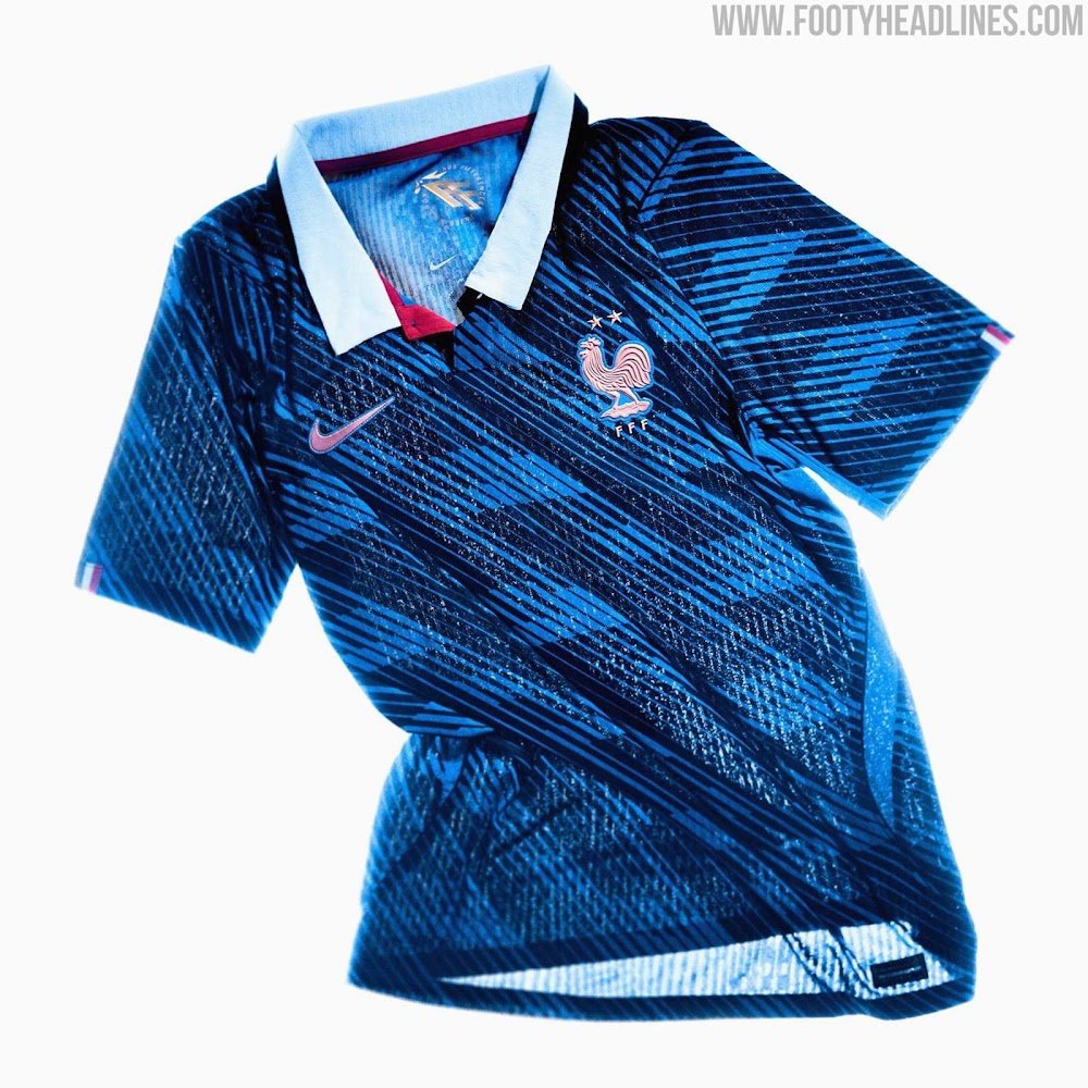 Azul “Game Royal” com detalhes metálicos em cobre e gola modernizada